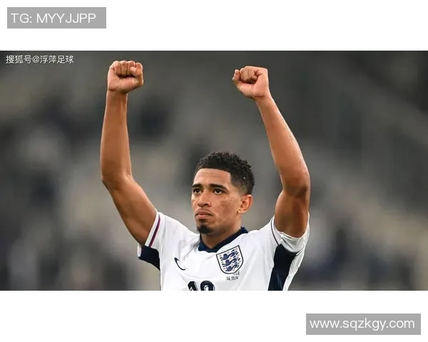 身体强壮的足球明星如何通过锻炼与饮食塑造完美体型与竞技状态